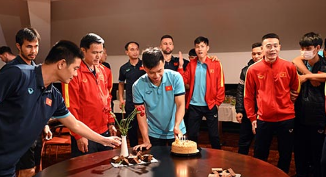 Đội tuyển futsal Việt Nam tổ chức sinh nhật cho Văn Hiếu