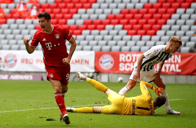 Lewandowski lập kỷ lục sau khi Bayern đánh bại Bochum