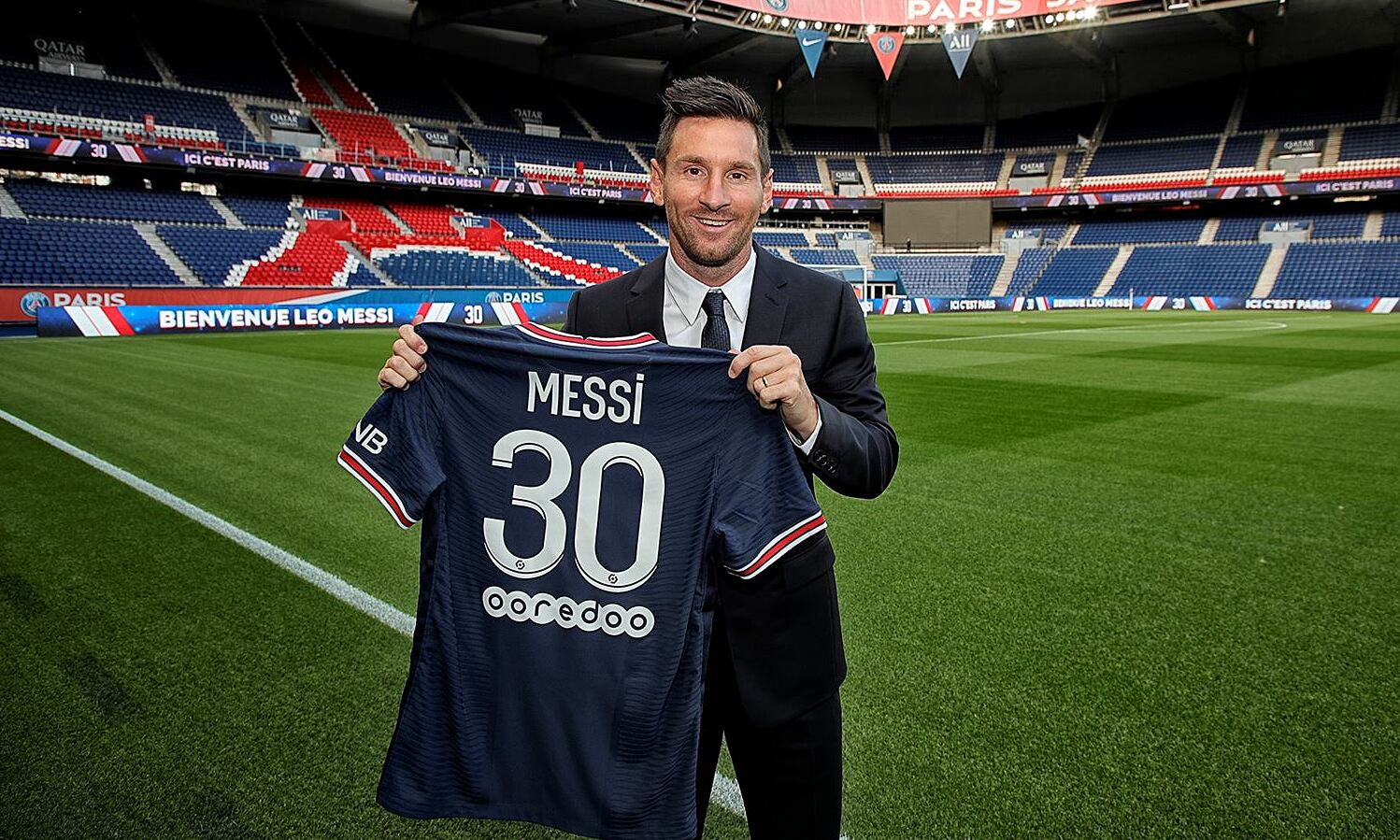Câu lạc bộ PSG bán được một triệu chiếc áo đấu của tân binh Lionel Messi