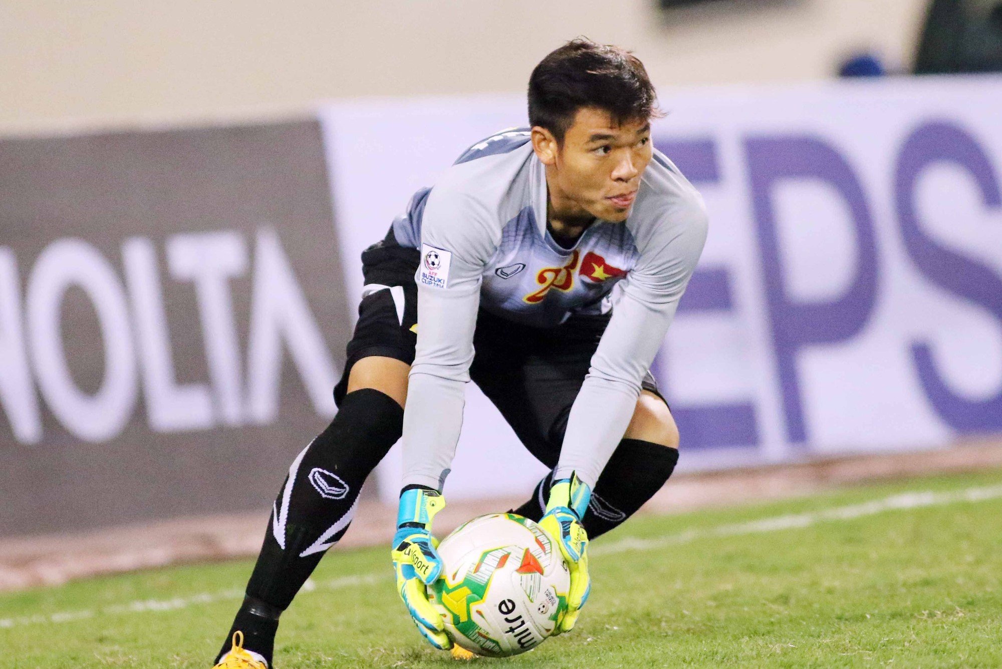 Nguyên Mạnh sẽ thay thế Văn Lâm tại 6 trận ở vòng loại World Cup 2022