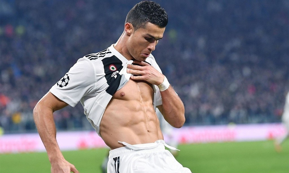 Cristiano Ronaldo khiến nhiều người ngưỡng mộ với thân hình cường tráng của mình